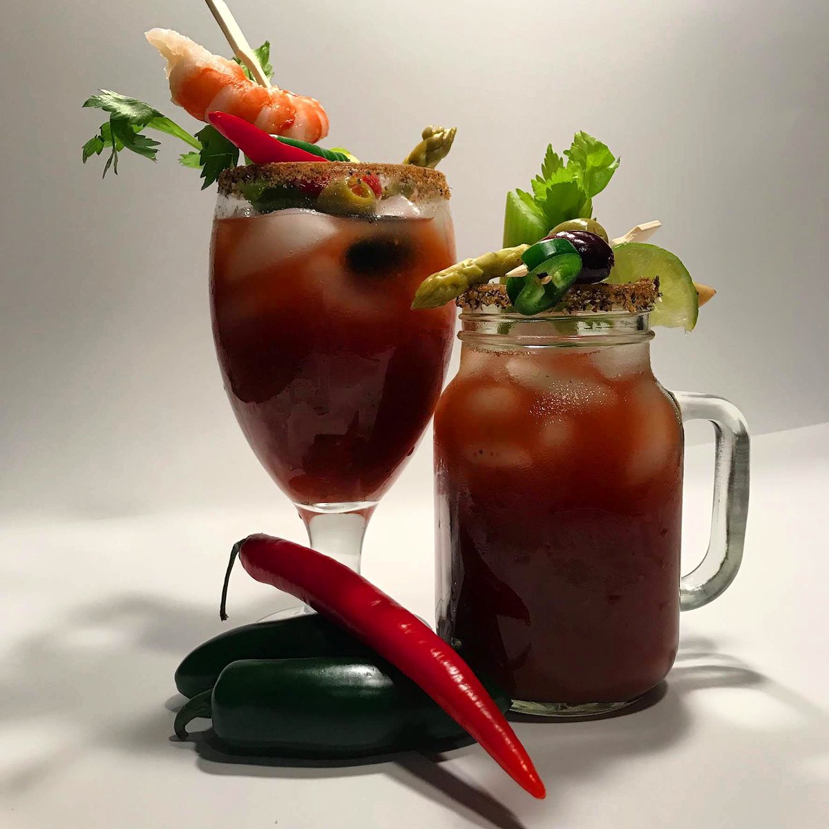 Soaking up the last warm days of the summer ☀️ 

Singers Caesars are quick and easy to enjoy. 

1️⃣Shake 
2️⃣Pour 
3️⃣Add spirits (or not)
4️⃣ Garnish

Grab some Singers Mix from our online shop or pick some up at your favourite local retailer

singersmix.com/locations