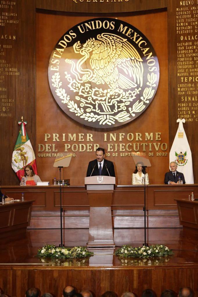 diegosinhue's tweet photo. Muchas felicidades a mi amigo y Gobernador de #Querétaro, @makugo, por su Primer Informe de Gobierno, que refleja los importantes resultados para las familias queretanas.
¡Enhorabuena!
#QuerétaroTieneRumbo #Kuri1erInforme https://t.co/LrGoE9LQyT