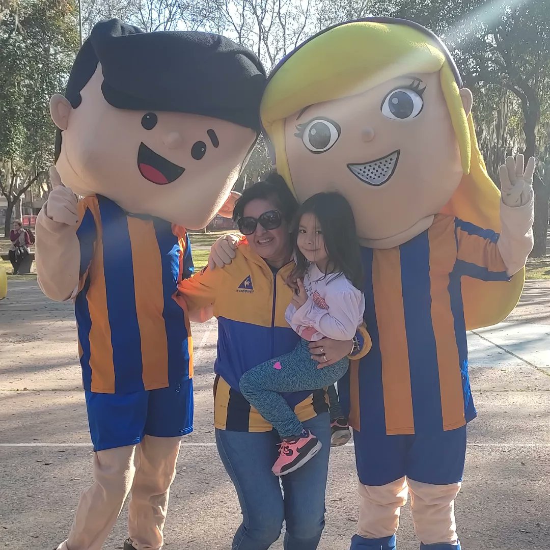 CARCSocial's tweet photo. #CruzadaCanalla en La Florida 🇺🇦

Hoy pasamos la tarde con inflables, juegos y regalos junto a canallitas de la Peña de La Florida. 

#CARCSocial https://t.co/ouYvkMXekQ