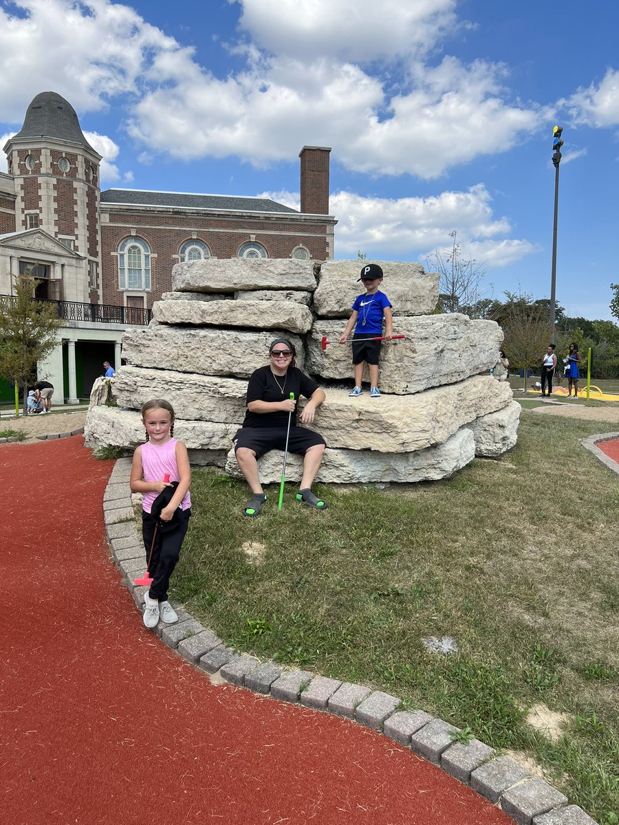 kellyanneohde's tweet photo. Perfect day to support Boys &amp; Girls Clubs of Chicago @BGCChi Big Futures Mini Golf Outing at Douglass 18! 💙 #AClubforLife https://t.co/NsWjmK2sDR