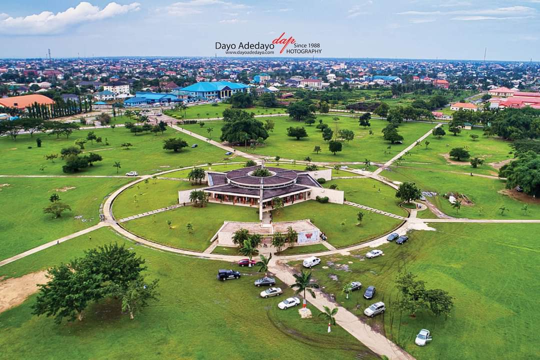𝐀𝐤𝐰𝐚 𝐈𝐛𝐨𝐦 𝐌𝐮𝐬𝐞𝐮𝐦 𝐇𝐞𝐚𝐝𝐪𝐮𝐚𝐫𝐭𝐞𝐫𝐬

The museum has a lot of artefacts and works on display that give one an in-depth look at the Calabar indigene.

May Nigeria succeed.
