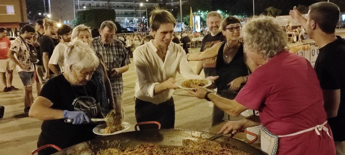 Sopar de l'Onze de Setembre a #Badalona, el primer després de la pandèmia. Espai de trobada, reflexió i diàleg.  Gràcies per fer-ho possible <a href="/OnzeSetembreBdn/">OnzeSetembreBadalona</a>. També els ponents <a href="/LaIntersindical/">LA INTERSINDICAL</a>, <a href="/llenguacat/">Plataforma per la Llengua</a> i l'@olafdoesstuff de Young Scott for Independence.