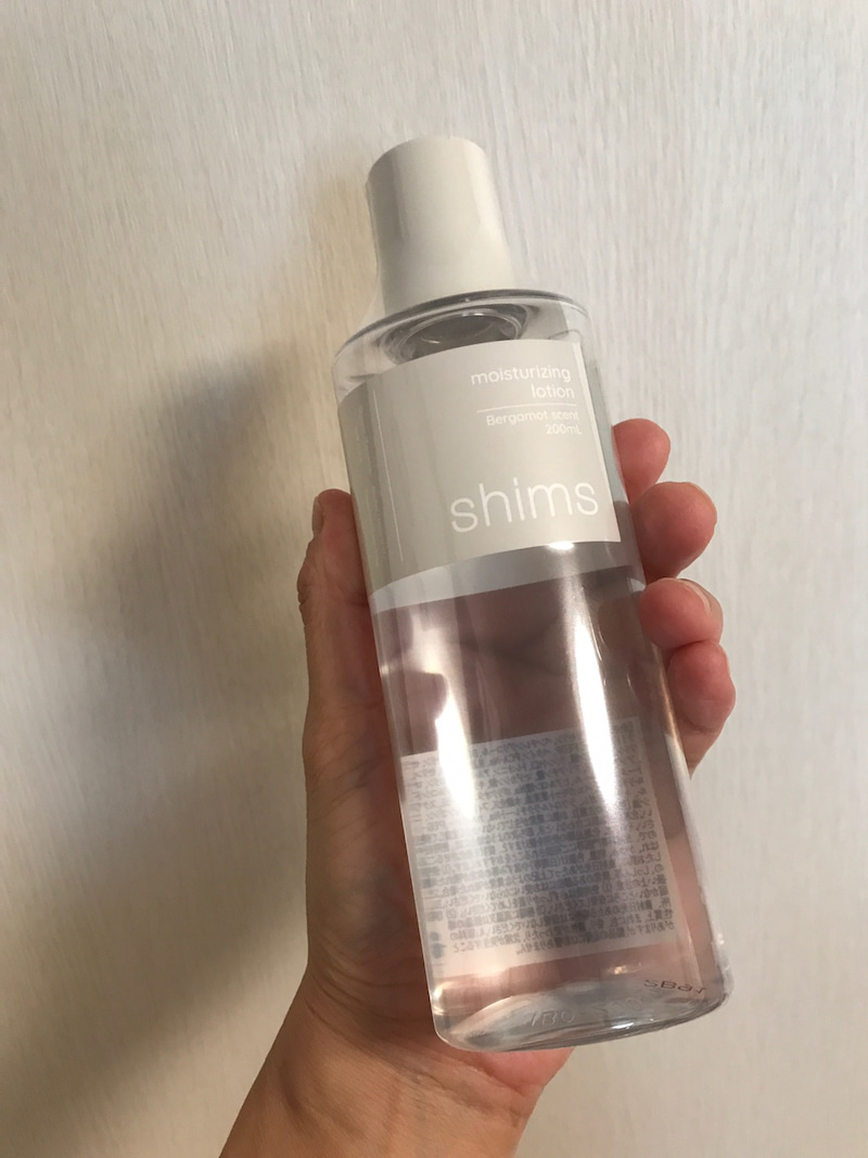 kirakiranoriko's tweet image. #shims #モイスチャライジングローション
#moisturelotion #シムス #保湿化粧水 @shimsofficial 
ベルガモットの香りに癒される、とろみのある化粧水。
ハンドプレスすると、しっとりとした使い心地に。
持ちやすいオシャレなオーバル型のボトルや、環境を考えたパッケージにもこだわりを感じます！