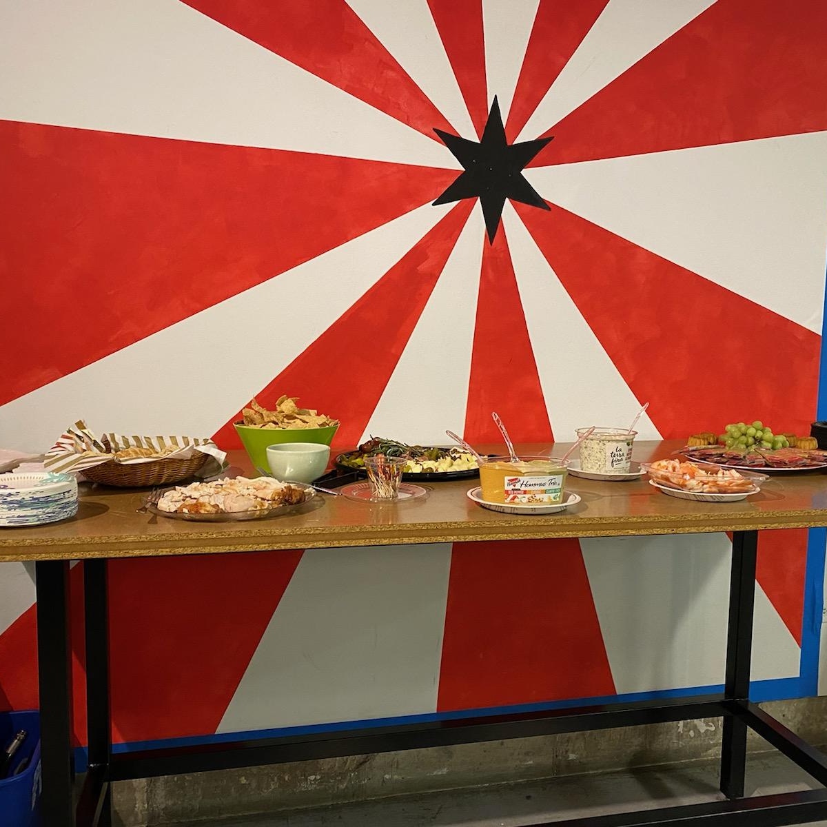 ICMediaCenter's tweet photo. #WorldScene Table's set! Get to the festival before we eat it all! https://t.co/omUCEwTWNB