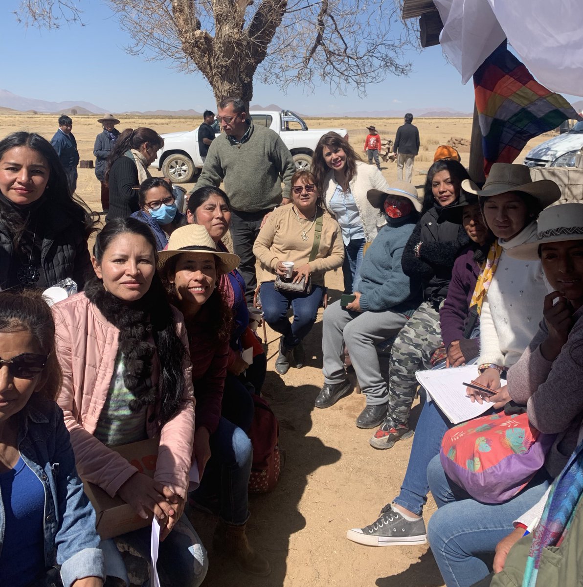 vickylunaok's tweet photo. Hoy en #AbraPampa #Miraflores participando junto a @Ale_Martinezjuy del Encuentro de #Mujeres de la #Puna . Gracias a #AlejandraElías por la organización y cálido recibimiento. https://t.co/yVK0TuQ5mV