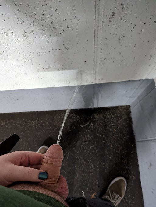 #pissmarking Fuck, I had to go 😅 no way I was waiting until I got to a toilet https://t.co/oVbigx8WX<a href="/tag/pissmarking"class="tags">#pissmarking</a>