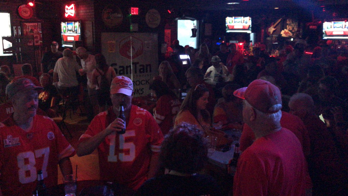 magic_mahomes's tweet photo. Let’s Party 🎉 GET HERE!!!!!!
📍 @PubRockLive
#KCvsAZ | #ChiefsKingdom
#DesertTakeover 🌵🎶💛❤️ https://t.co/FvhNYRc6pg