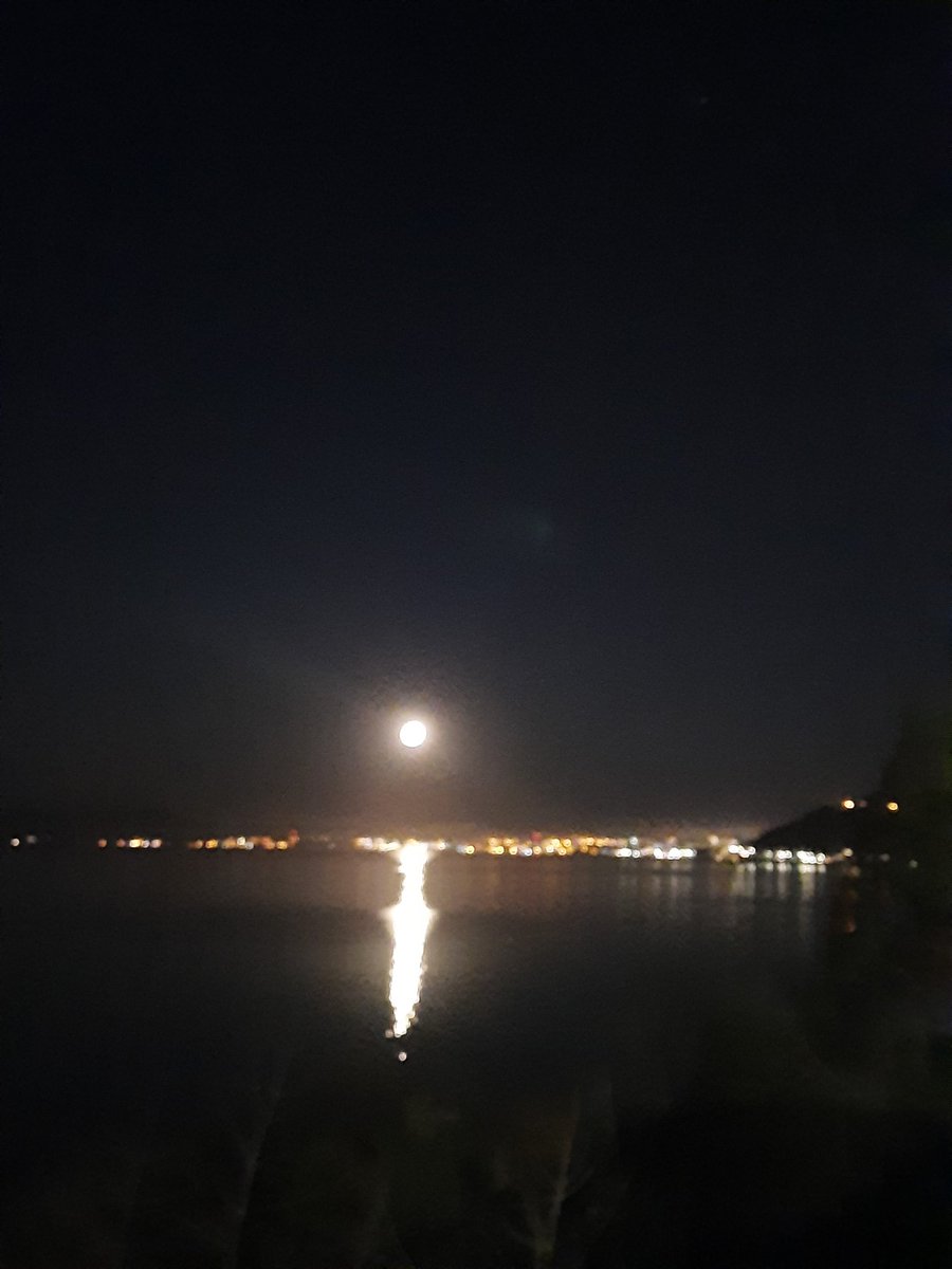 Tranqui la Luna sobre el Nahuel