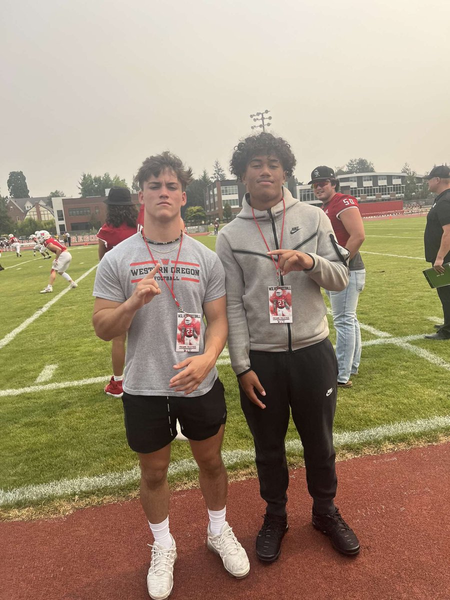 ibcking19's tweet photo. Enjoyed watching WOU get that blowout W vs lincoln. Thank you @JasonSlowey for inviting my teammate @ethan_wedel and I to come watch🙏🏽 #classof2024 @JagFootballOR @BrandonHuffman @JordanJ_ @J_McDonald81 https://t.co/5QZ6fQkB9f