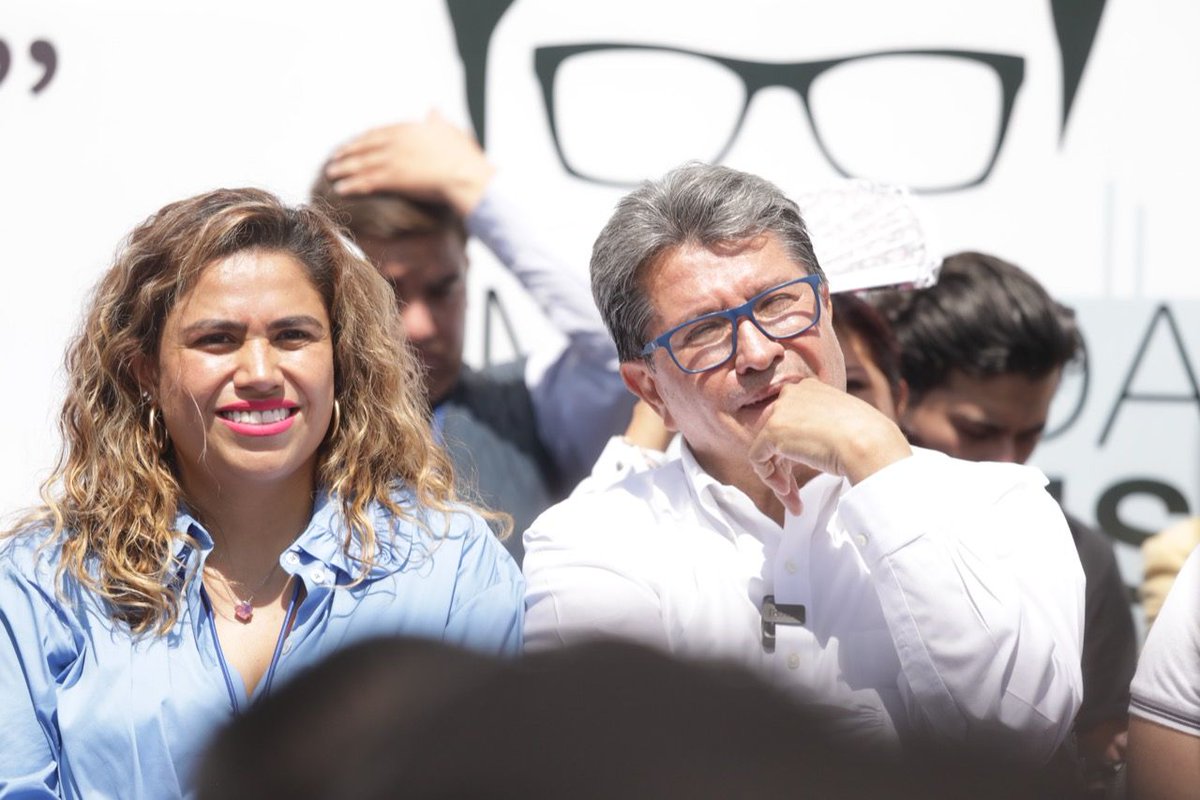 catymonreal_'s tweet photo. Hoy @CMonrealista tuvo un gran evento con el senador @RicardoMonrealA, en el que nos recordó que ni nos vamos a rajar ni nos vamos a dejar.

Si hay algo que admiro de mi papá es su perseverancia, congruencia y la pasión que le pone a todo lo que hace. 

#MonrealNosUne https://t.co/1WyZPpvdmb
