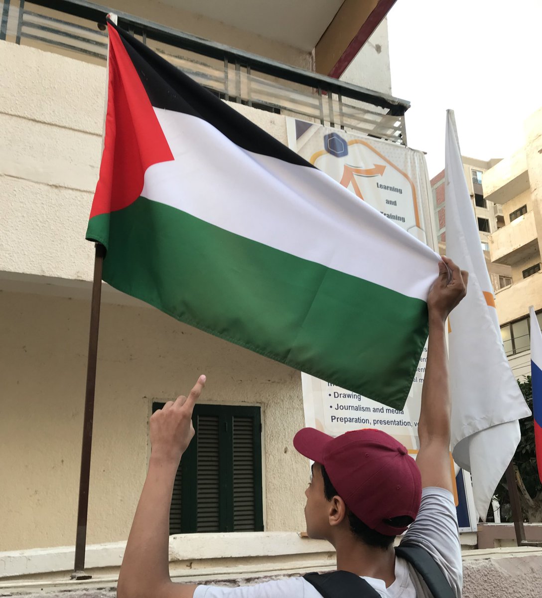 فداء لروح الملكه اليزابيث🚩🚩🚩🚩