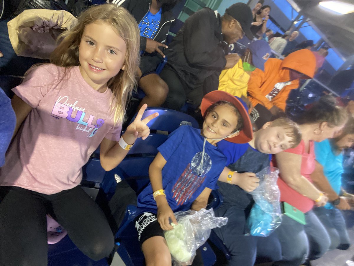 Gettin rained on at the Bulls game with <a href="/ASIsignage/">ASI Signage</a> ⚾️❤️👍