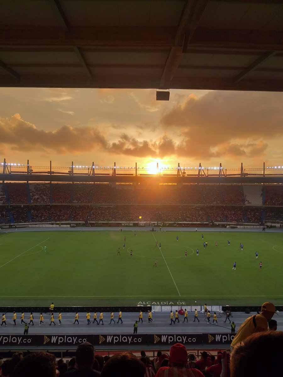 kenymbor's tweet photo. Lo más hermoso  #universo #SabadoFutbolero https://t.co/6Hn9cv0DuU