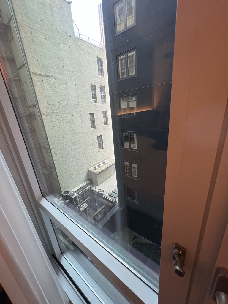 mikebjerkness's tweet photo. @thingles Maybe better than my NYC “view” https://t.co/vz9rDhDKRZ