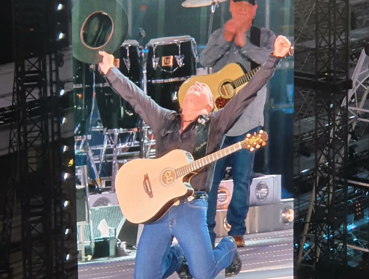#GarthBrooks 
#GarthBrooksDublin 
#garthbrookscrokepark 
#GarthInIreland 
What a concert and what a way to start the end to the stadium gigs.... didn't disappoint an well worth the 8year wait. Fantastic concert! Best yet and really knows how to put on a good show 👏