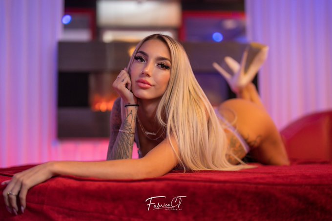 Watch 𝘗𝘦𝘢𝘤𝘩𝘪𝘦 🍑's leaked NSFW photo on TwXstars