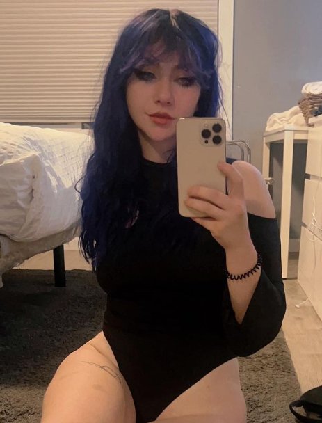 RichBarbie420's tweet photo. It's simple. You send money, I take it. You thank me and beg to send more. https://t.co/1yFwZur0Hi