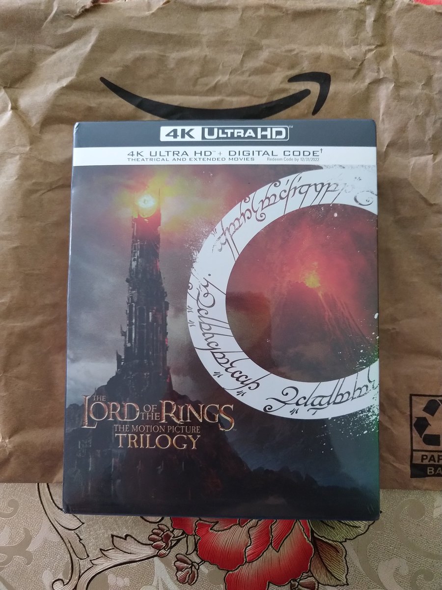 Fuktri's tweet photo. A casi 2 años de su lanzamiento por fin pude comprar la trilogía de El Señor de los Anillos en versión 4K, durante este tiempo ha bajado de precio pero no había tenido dinero para comprarlas. La semana pasada estuvo de oferta relámpago por unas horas, al comprar quedaron en $937 https://t.co/ujvWizaJle