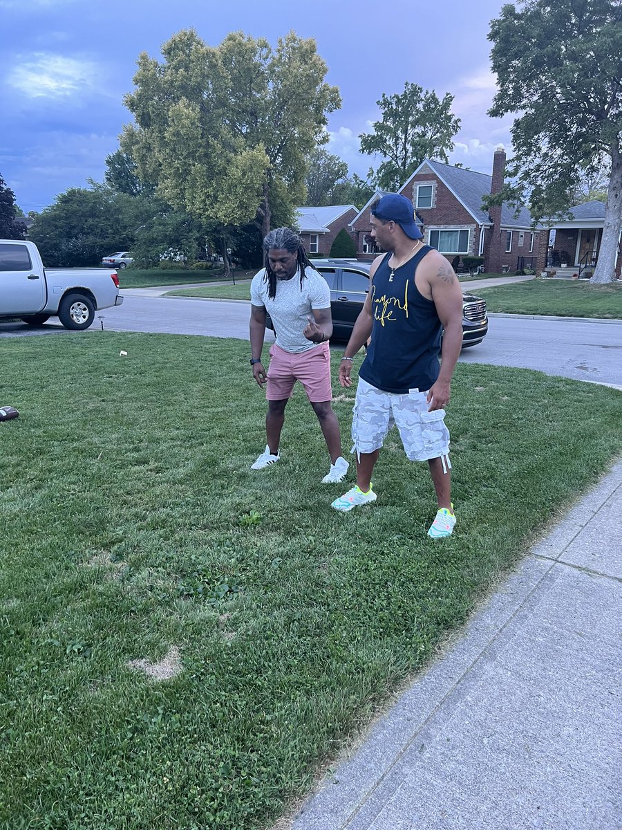 cahooks86's tweet photo. How long do you think they will stand out here and talk football? @IndySelect @eHooks_317 @cspann28 https://t.co/9CN7yGxk8M