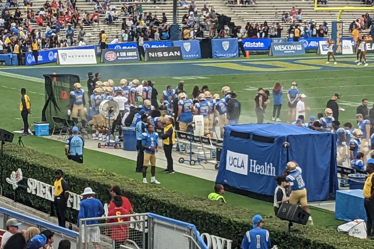 jennybrody's tweet photo. DTR and Chase Griffin on the sidelines warming up. #UCLAFootball #GoBruins #ALASTvsUCLA https://t.co/dM1khMSU1D