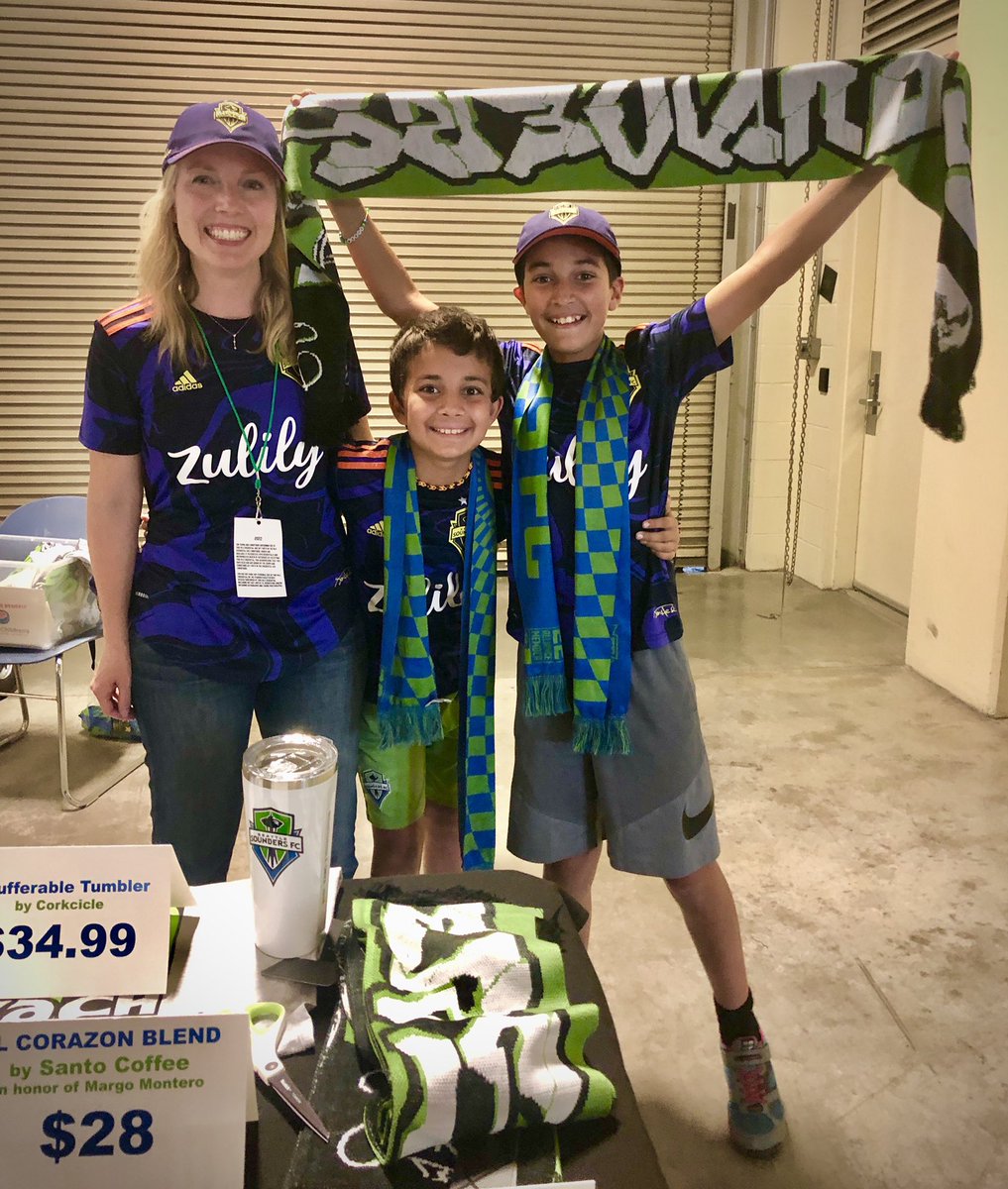 ZScottFanClub's tweet photo. Team #Bheem is helping us sell scarves on the lower concourse, NW corner. Come see us and help #KickChildhoodCancer at @seattlechildren!!! https://t.co/cBxfVEkKdr