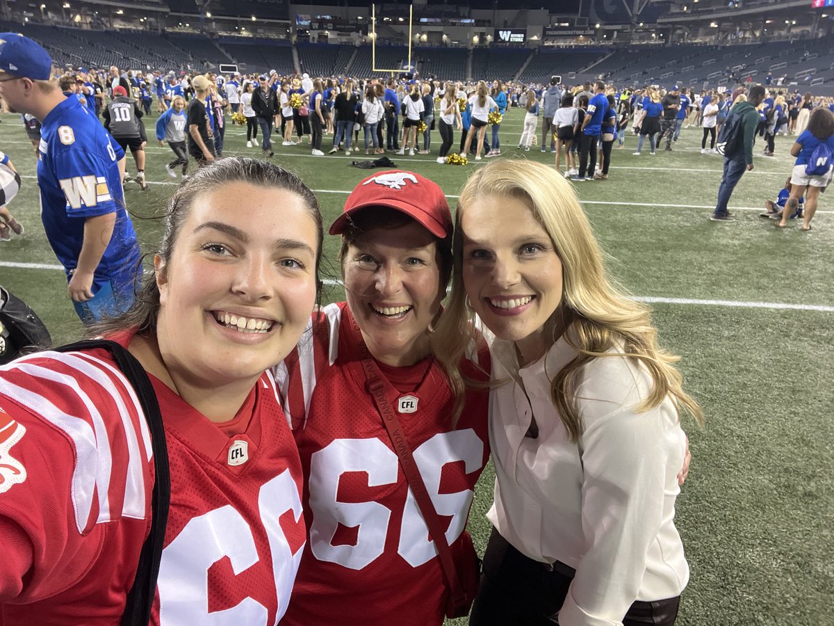 kbprojects's tweet image. Congratulations to ⁦@saraorlesky⁩ on covering the #CFL. Thanks so much we are big fans ❤️