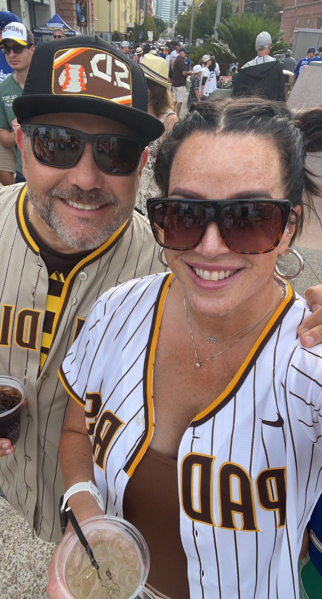 tiarachavez's tweet photo. #timetoshine #sandiegopadres https://t.co/QBklnb8KPL