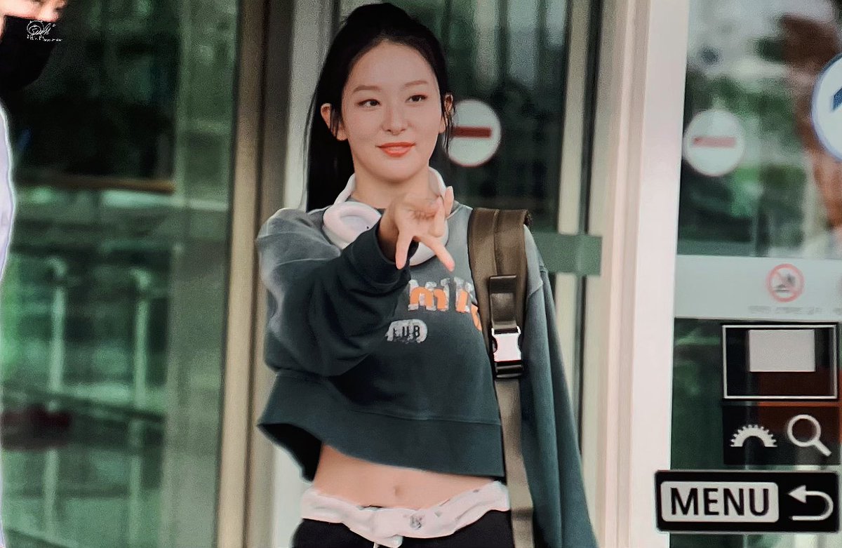 HungryLittleBe2's tweet photo. 20220911 출국
#레드벨벳 #RedVelet #슬기 #Seulgi https://t.co/5guVgLwLFx