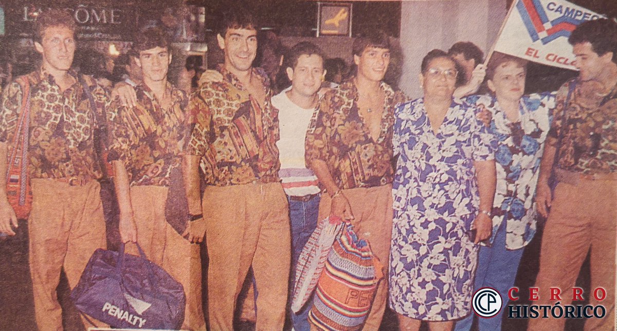 Sábado a la noche... Qué hay para hacer? La pinta, ya está.

Regreso del plantel azulgrana a Asunción, luego del empate 1-1 en Perú ante el Universitario, por Cuartos de Final de la Libertadores 1991.

Fotografía cortesía de la Hemeroteca del Club Cerro Porteño <a href="/CCP1912oficial/">Club Cerro Porteño</a>