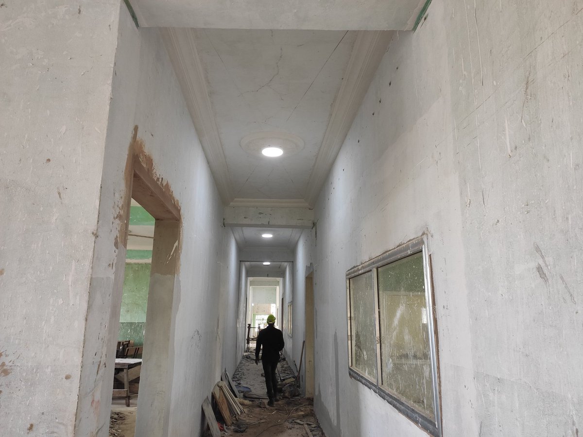 universitelabe's tweet photo. ...Aujourd'hui, grâce au dynamisme des nouvelles autorités de l'Université, ce bâtiment va abriter le Tech Hub, un projet qui consiste à la création d'un Centre d'innovation techno...https://t.co/GxMJuhh8gi
@Mesrs_Gn @PNUDGuinee
#ITC @Fondation_OGN
#UL2022 #LabInTech #LabeBouge https://t.co/FaeX3uqPiJ