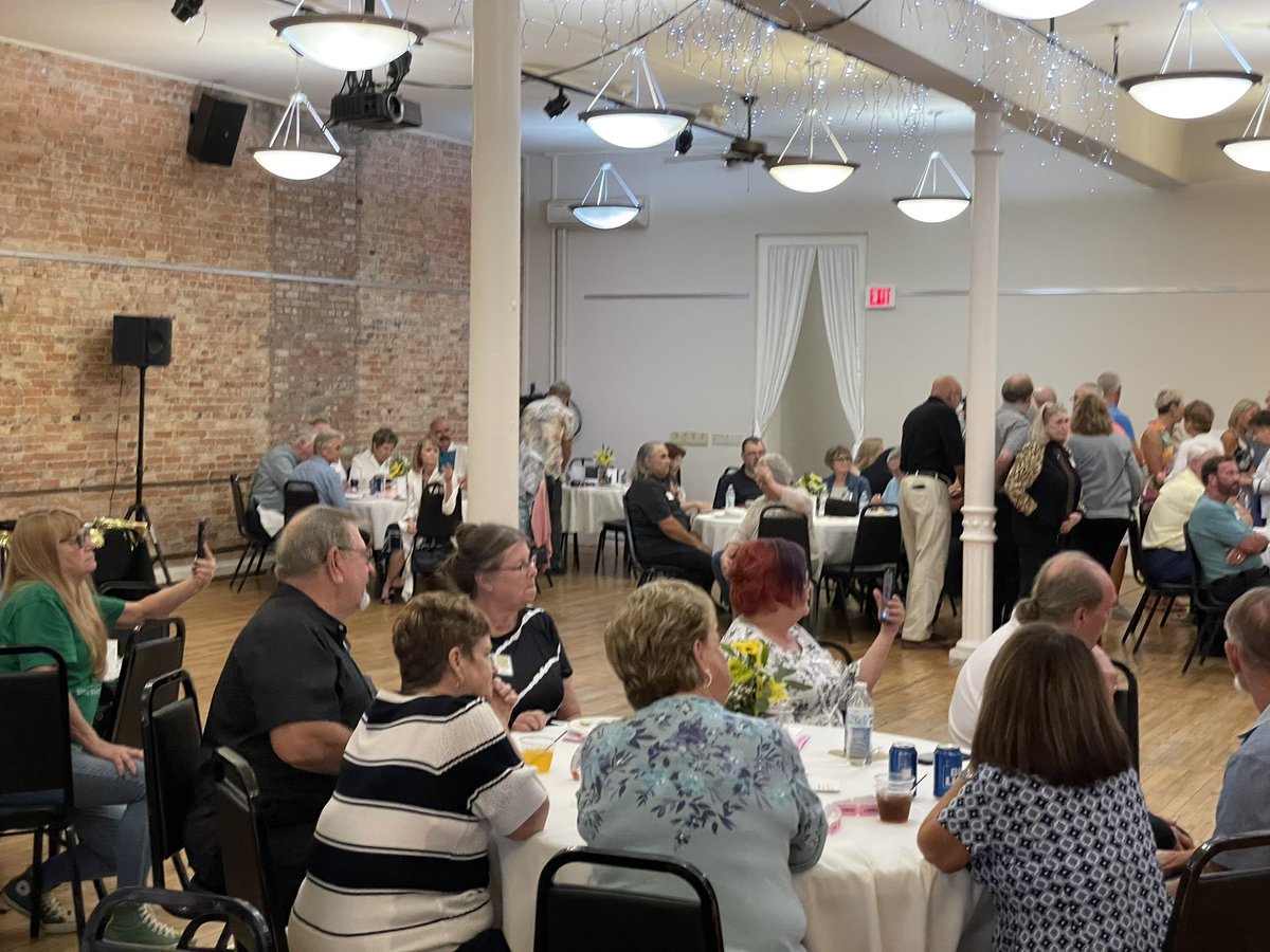 HowellMISchools's tweet photo. We had a great time stopping by the Howell High School Class of 1972 50th Class Reunion tonight. Thank you for the class for allowing us to visit and to Howell High School junior Nick Arts for an incredible bagpipe performance. #HighlanderForLife #OneHowell https://t.co/kspe7UDRIg