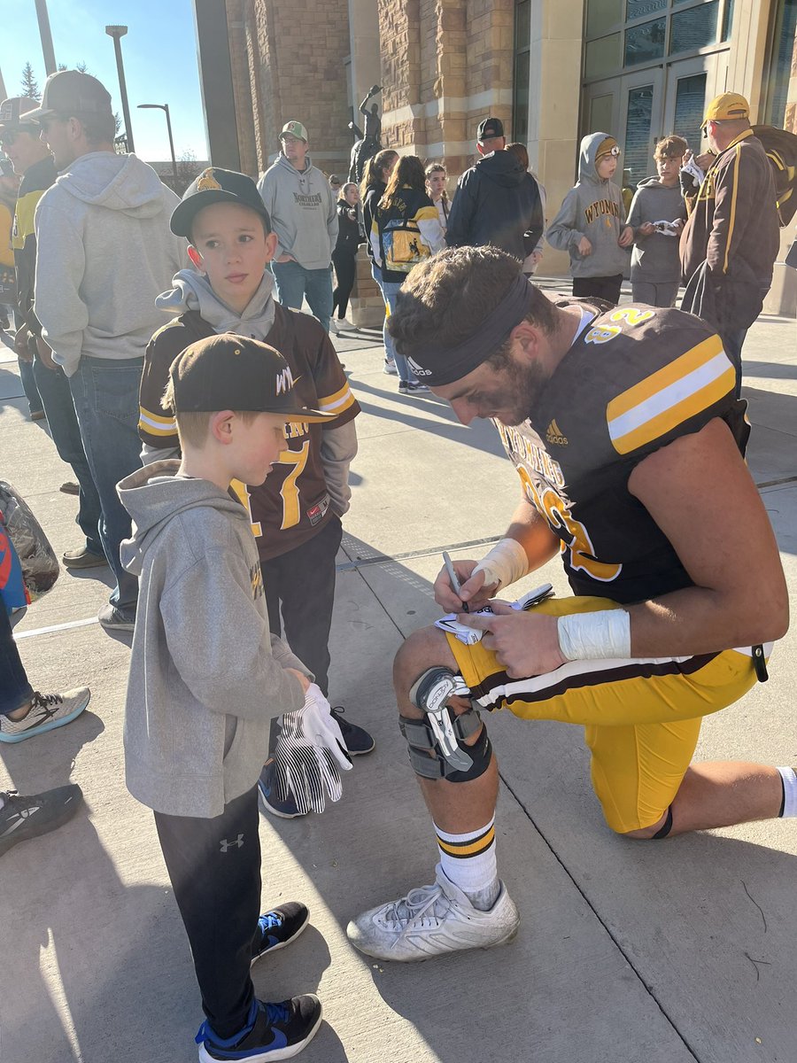 shestads's tweet photo. @jmarcotte1 Thank you for being an amazing person and taking the time to show my boys the Pokes love! #GoPokes #GoWyo https://t.co/OC4mctbhIl