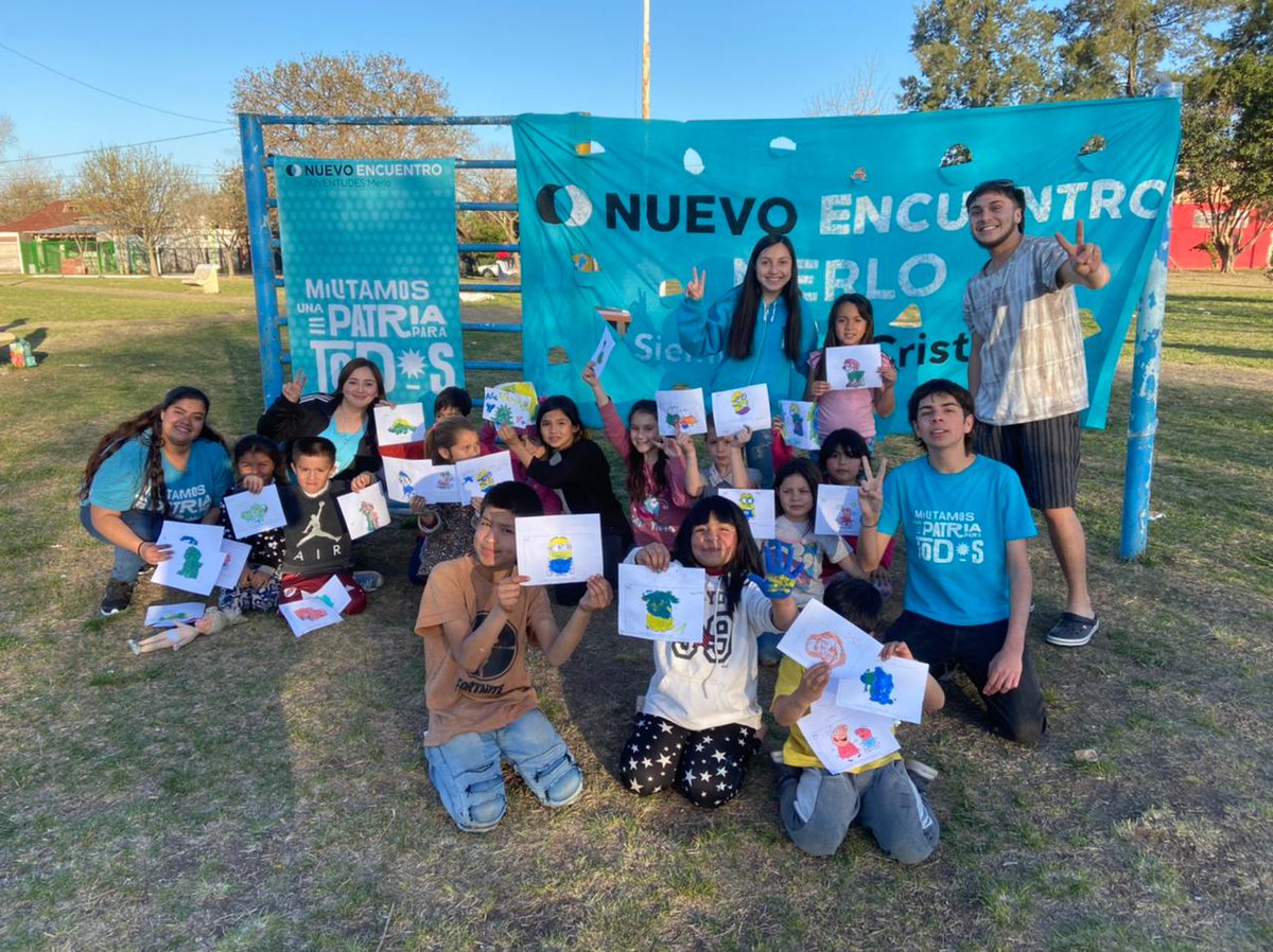juvenemerlo's tweet photo. ➡️ Hoy compartimos una tarde de #PlazaRecreativa en #AltosDeMerlo

✌️ Junto a las infancias y familias del barrio pasamos una tarde de diferentes juegos, pintada de dibujos y cerramos con una rica merienda. 

💙 Construyendo más #NuevoEncuentro. Sumate! 

#Juventudes #Merlo #NE https://t.co/BK0nYOAzZU