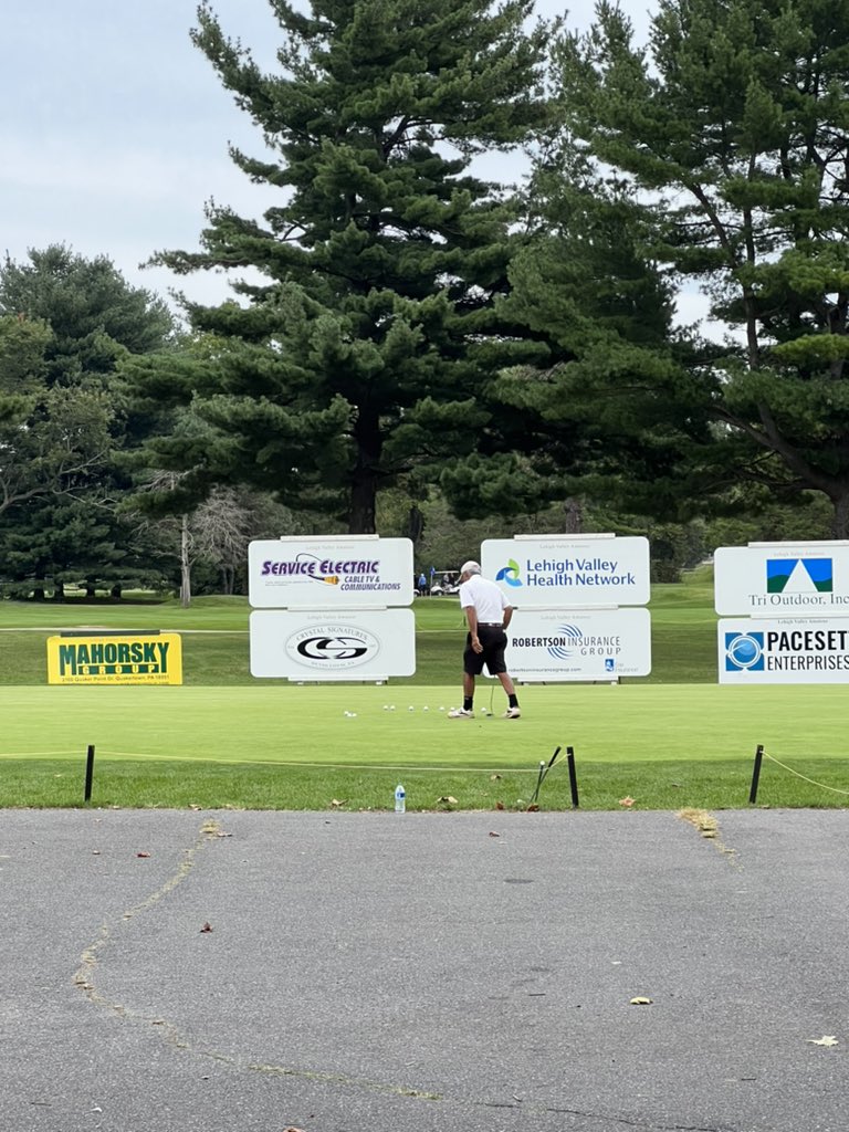AgriPV10's tweet photo. El próximo lunes estaremos haciendo envío de bebidas a través de drone en un campo de golf. Hoy hicimos un test en el sitio y todo salió perfecto! Mañana continuaremos trabajando para perfeccionar los envíos. #GodzillaProject @ByteDroneCenter https://t.co/yL05bkAHUl