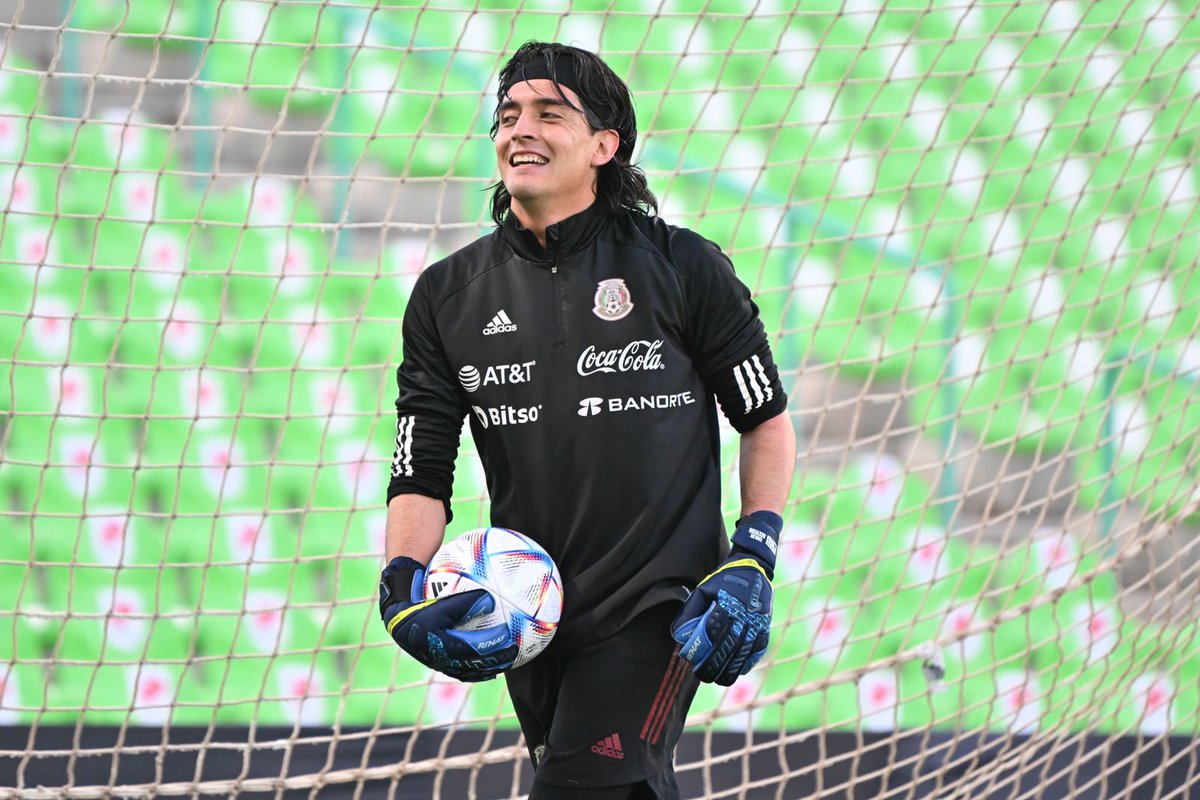miseleccionmx's tweet photo. ¡GOOOOL! ⚽ 🇲🇽
@AcevedoCarlos9 anotó de último minuto y puso el 3-3 entre @Club_Queretaro y @ClubSantos. 💥🧤

😇 @Laloaguirre146 jugó 55'.

#ConvocadosMX | #HechoDeLosMexicanos https://t.co/uSgG5VeZjM