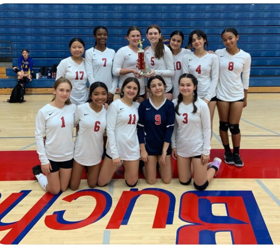 DarinWilliams7's tweet image. Rio Vista MS finishes 2nd in the Buchanan MS girls volleyball tourney. Beat Ridgeview, Clark, Granite Ridge, then lost to Alta Sierra finishing 3-1 in pool play. Into playoffs as the #1 seed, Rio beat Alta Sierra 2-0 in the Semi’s but fell short vs Clark in the championship!