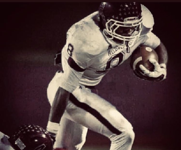 _MrCoachWallace's tweet photo. Last night @Eli_Smith3 became the 4th back in school history to rush for 300 yards in a game. 🐝🏈‼️ https://t.co/pqUW9p2O8F
