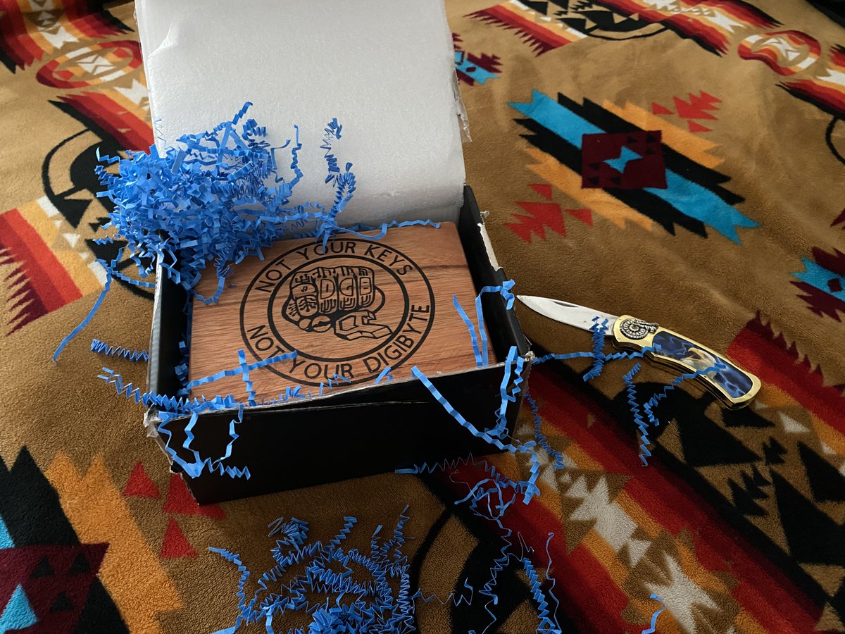 g0nz0b0ards's tweet photo. #NotYourKeysNotYourDigiByte ๐ฅ๐ง๐๐#SelfCustody #Whiskey #LimitedEdition #WhiskeyBoxSet #DGB $DGB #DigiByte #Blockchain #Decentralized #FreeMarket #Peer2Peer #Cheers #CheersToSelfCustody #DEEGEBi @deegebi @JohnnyLaw2021 @RenzoDGB #NotYourKeys #NotYourDigiByte #Crypto #Coin ๐บ๐ธโผ๏ธ https://t.co/XnI8bsEL3C