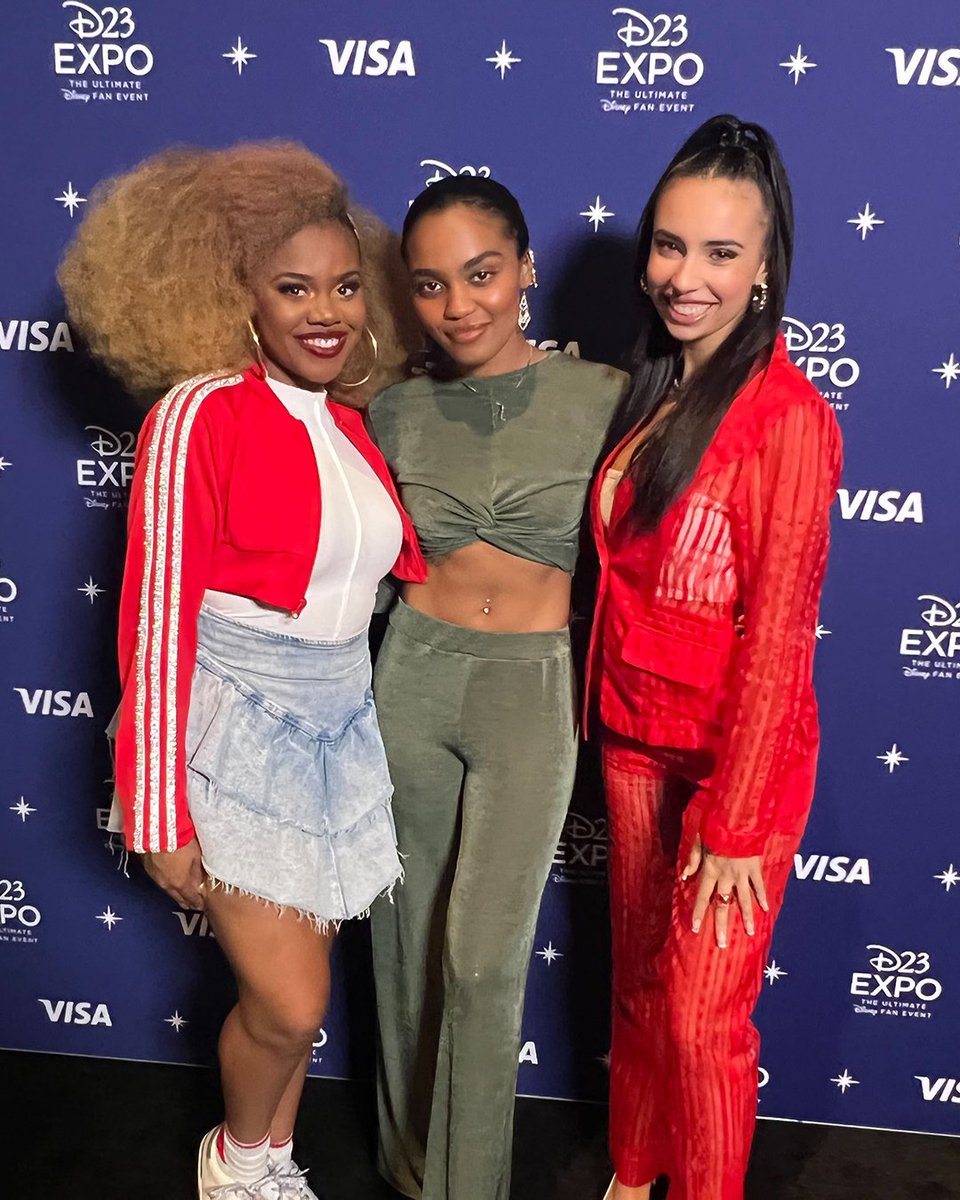 Just Announced! A new Descendants story is coming, following Red, the daughter of the Queen of Hearts and Chloe, the daughter of Cinderella. But someone has some unfinished business...UMA! #D23Expo