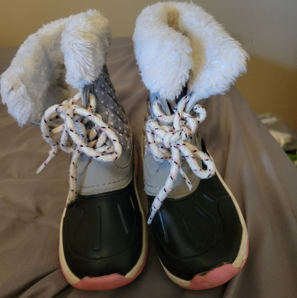joanna22va's tweet photo. So good I had to share! Check out all the items I'm loving on @Poshmarkapp #poshmark #fashion #style #shopmycloset #cupshe #okpta #carters: https://t.co/KL20T2Uwj4 https://t.co/zNjSMrM3Pe
