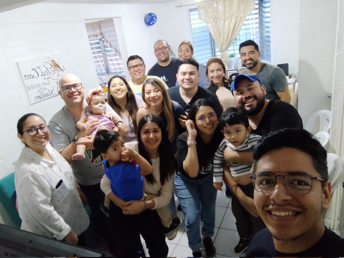 2Compazitos's tweet photo. Este día de celupaz hablamos sobre la libertad que tenemos en Cristo, cómo matrimonios sabemos que la libertad en Cristo nos permite amarnos a pesar de las circunstancias. @PastorVladimir @EsmeraldadeRiva @MJcompaz https://t.co/hFutJL9HCl
