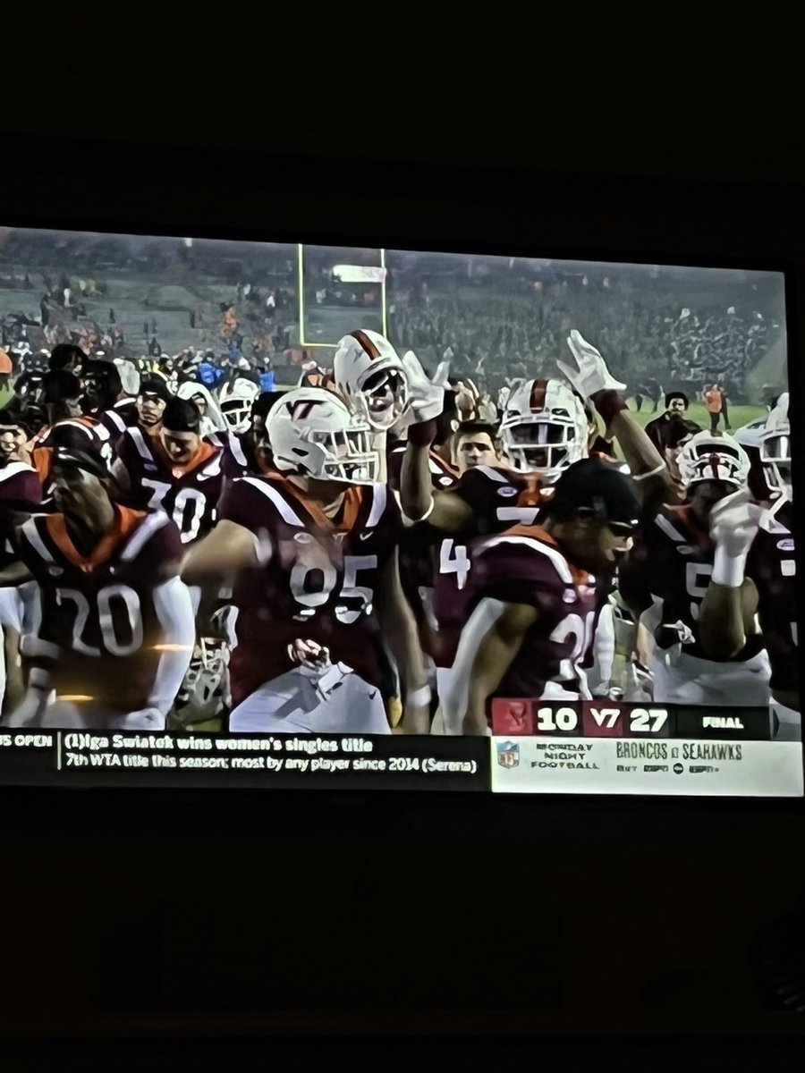 MaryLyonsvt's tweet photo. @jcprice59 awesome job! Let’s go, Hokies! That defense!!! https://t.co/EpO0XbiPmS