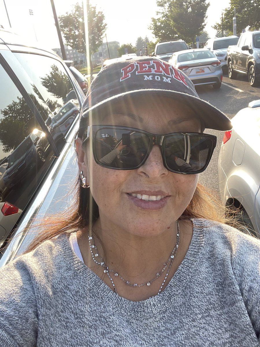 Estefanie801's tweet photo. I miss my family a lot. My mom sent this pic in our fam group chat 🥹❤️😭 Love her so much. #PennMom 🇲🇽❤️ https://t.co/9Rf5n2aBK3