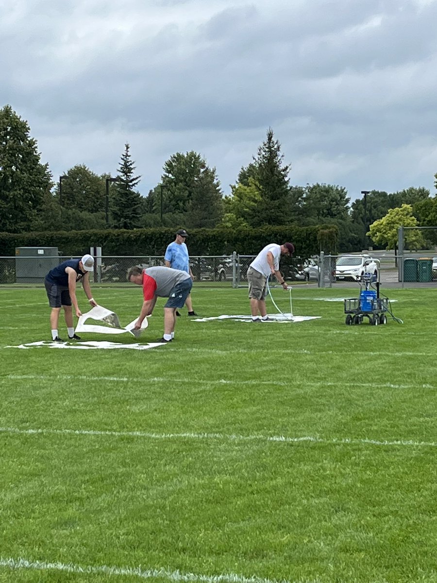 JenRauk's tweet photo. @NFLDSchools All parents and two players https://t.co/8bITOguqCq