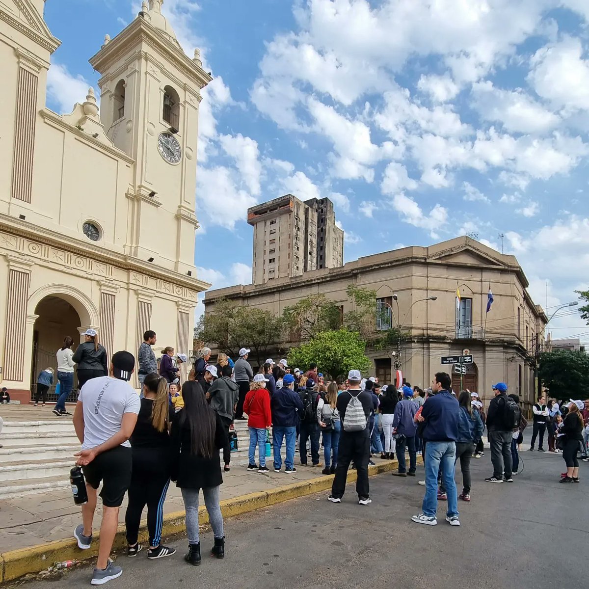 PyUniversitaria's tweet photo. Así vivimos hoy el Walking Tour 🏛🚶♂️
Más de 200 personas asistieron al evento presencial, la actividad contó con transmisión en vivo por Facebook Live.
#CU #CooperativaUniversitaria #WalkinTour #49añosCU https://t.co/wRgss3CVmr