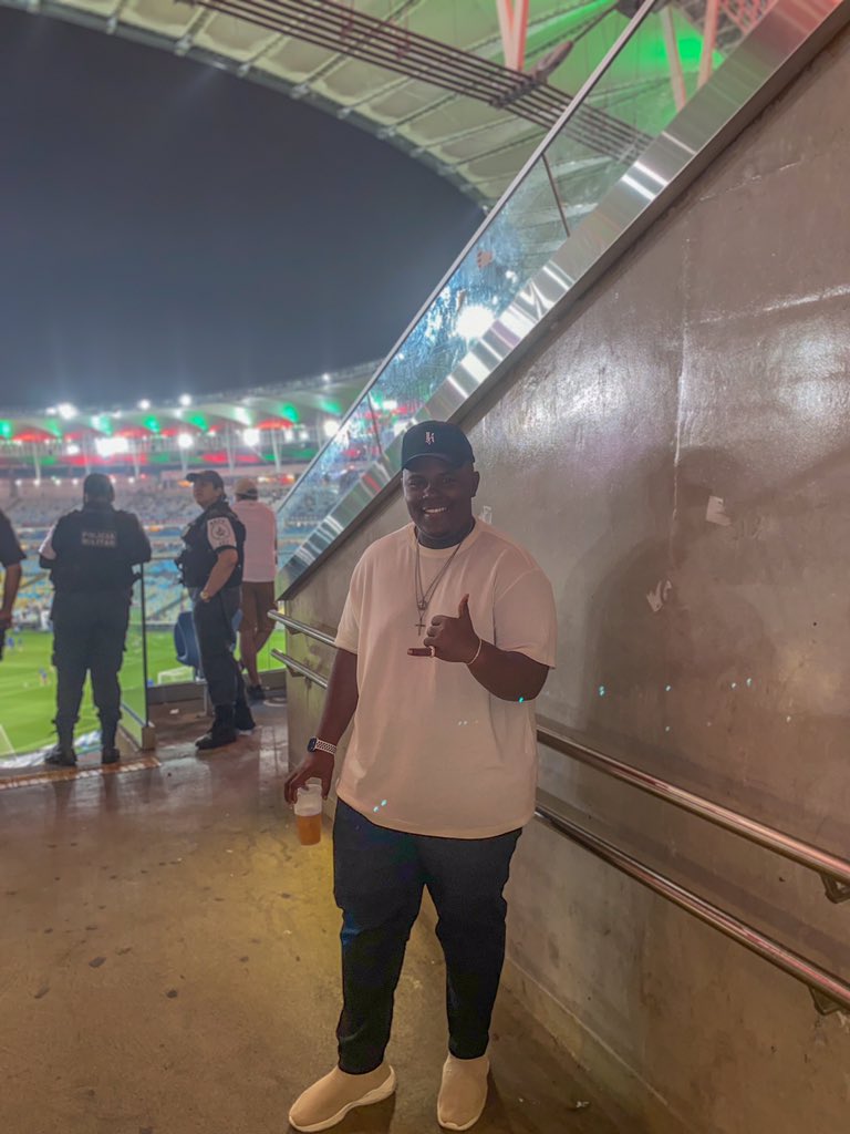 ChocotaoOficial's tweet photo. 🏟Fluminense vs Fortaleza
Vim prestigiar meu irmão @CaioAlexandre05 ❤️💙
Obrigado, CA08! Que Deus te abençoe sempre.
#DiaProdutivo
#SomHumilde
#Chocotão
#fortaleza
#fluminense
#maracanã
#riodejaneiro https://t.co/ym2E4xRdRJ