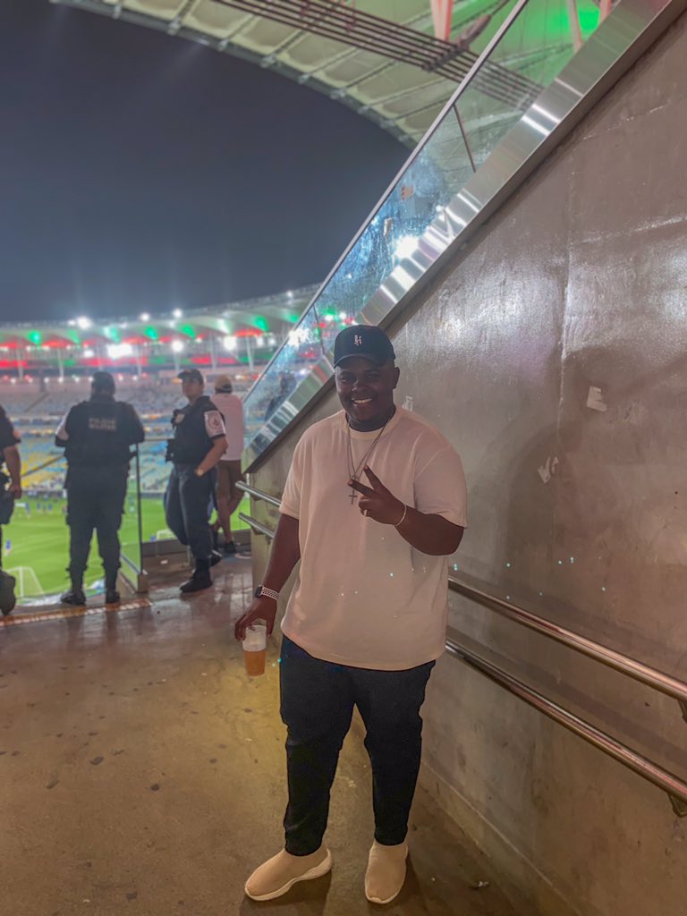 ChocotaoOficial's tweet photo. 🏟Fluminense vs Fortaleza
Vim prestigiar meu irmão @CaioAlexandre05 ❤️💙
Obrigado, CA08! Que Deus te abençoe sempre.
#DiaProdutivo
#SomHumilde
#Chocotão
#fortaleza
#fluminense
#maracanã
#riodejaneiro https://t.co/ym2E4xRdRJ