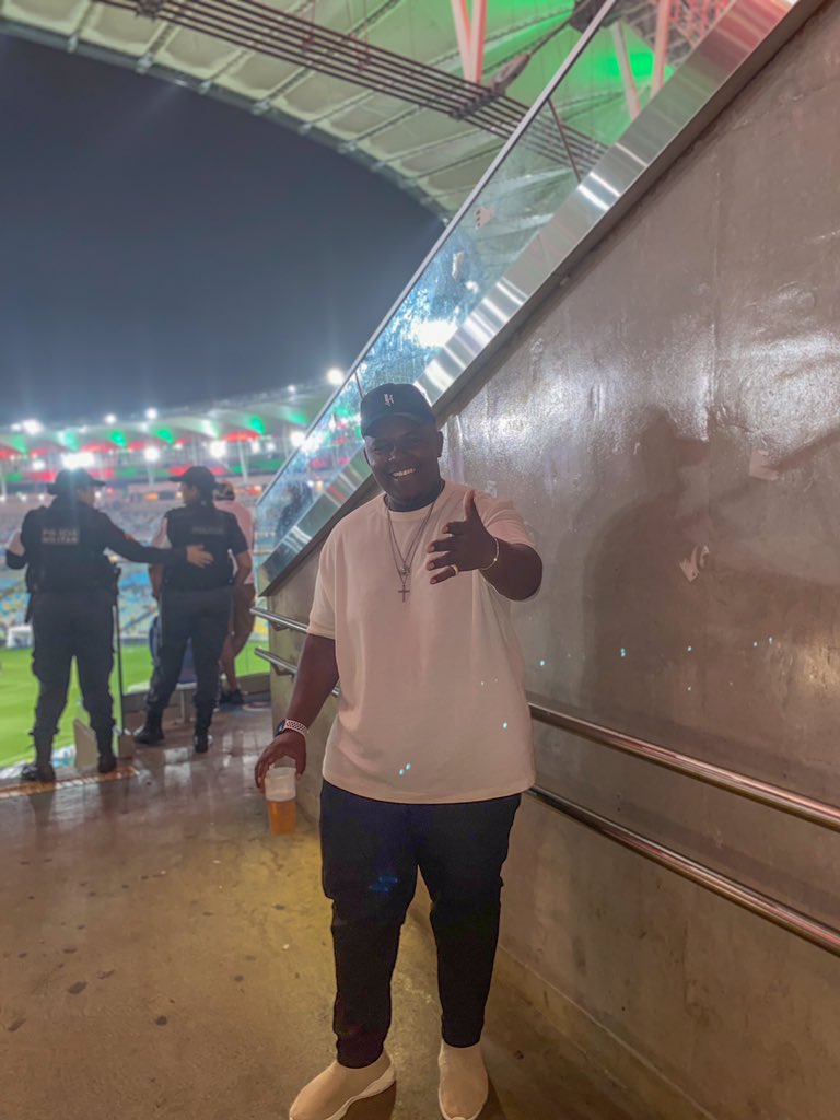 ChocotaoOficial's tweet photo. 🏟Fluminense vs Fortaleza
Vim prestigiar meu irmão @CaioAlexandre05 ❤️💙
Obrigado, CA08! Que Deus te abençoe sempre.
#DiaProdutivo
#SomHumilde
#Chocotão
#fortaleza
#fluminense
#maracanã
#riodejaneiro https://t.co/ym2E4xRdRJ