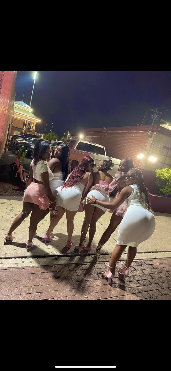 licireneee's tweet photo. Cheers to 23🥳 https://t.co/unOmWSuTdF