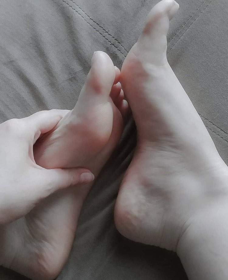 MommyViha's tweet photo. ⋆ ˚｡⋆୨୧˚ not new to nsfw twt ˚୨୧⋆｡˚ ⋆

♡ Name : Electra 
♡ Age : 24
♡ Pronouns : She/They/He
♡ Sexuality : Bisexual 
♡ Role : Domme on this account 
♡ Kinks/turn ons: Petplay, Ddlg,mdlb,mdlg,water sports, CNC, CBT,Spanking, moans, femdom,Findom, pegging &amp; more. https://t.co/wHzX2m0veE